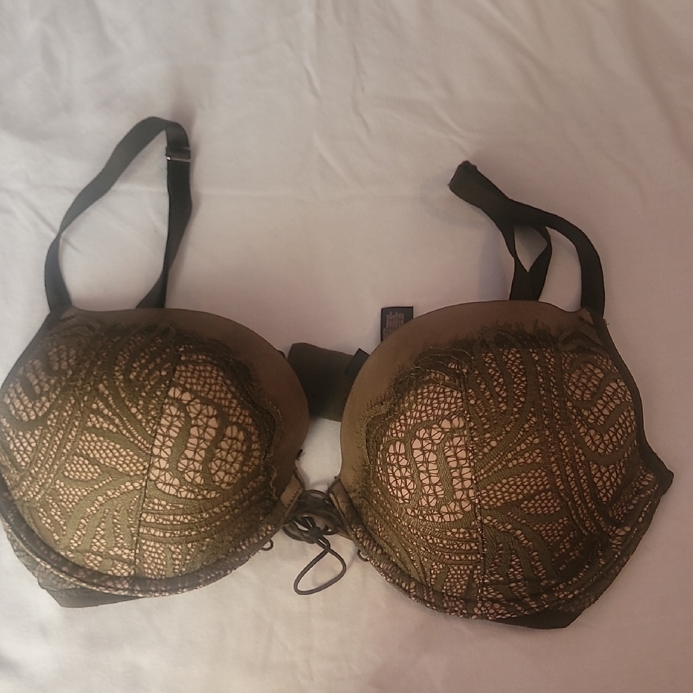 Victoria's Secret Green Lace Bra with Underwire Support